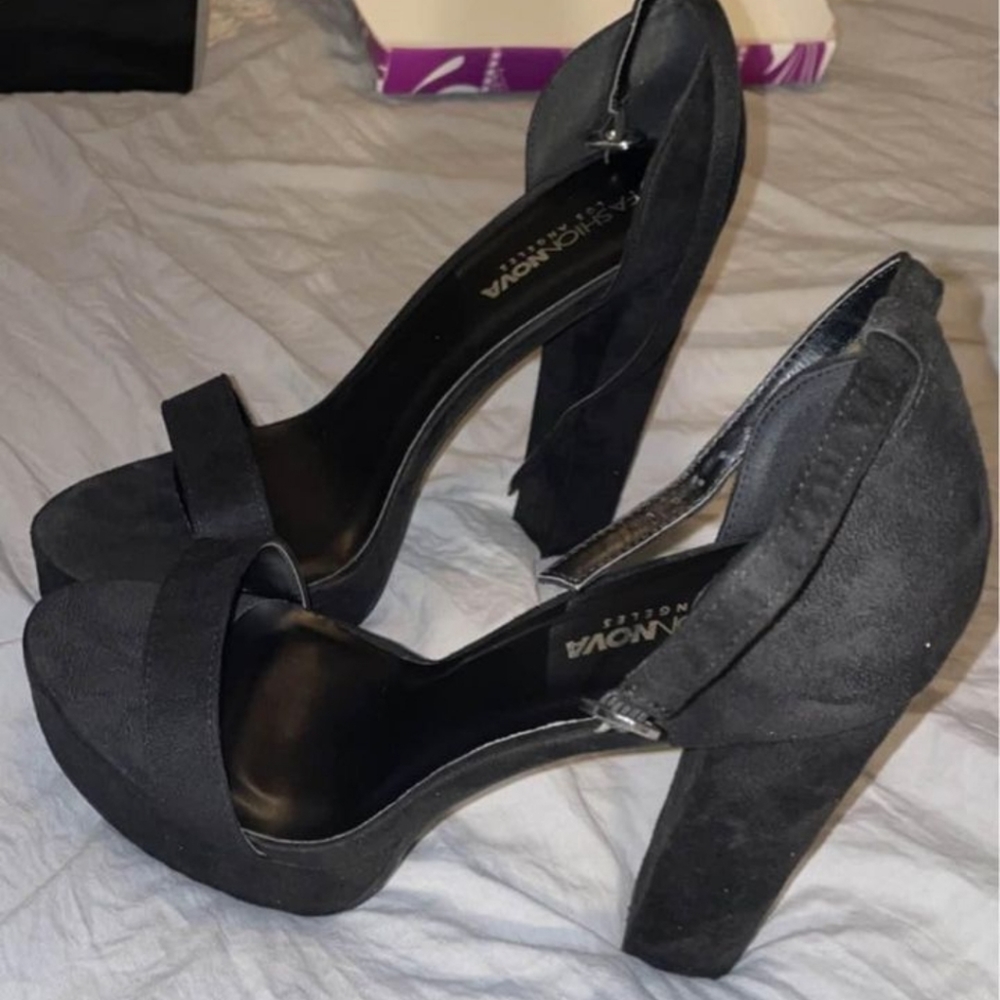 Heels - Picture 3 of 3